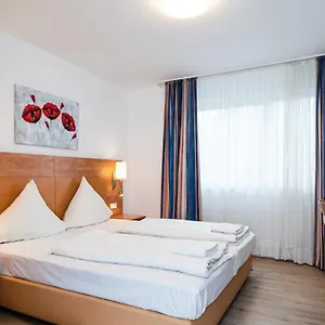 G & L Hotell
